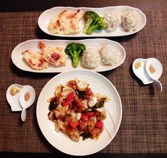 やる気が見えない晩御飯 肉団子ｄｅ簡単華焼売風 水は方円の器に随う