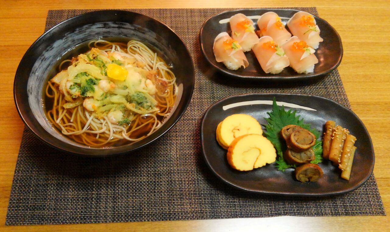 地海老のかき揚げde年越し蕎麦 生ハムいくら握り寿司 水は方円の器に随う 地海老のかき揚げde年越し蕎麦 生ハムいくら握り寿司 水は方円の器に随う