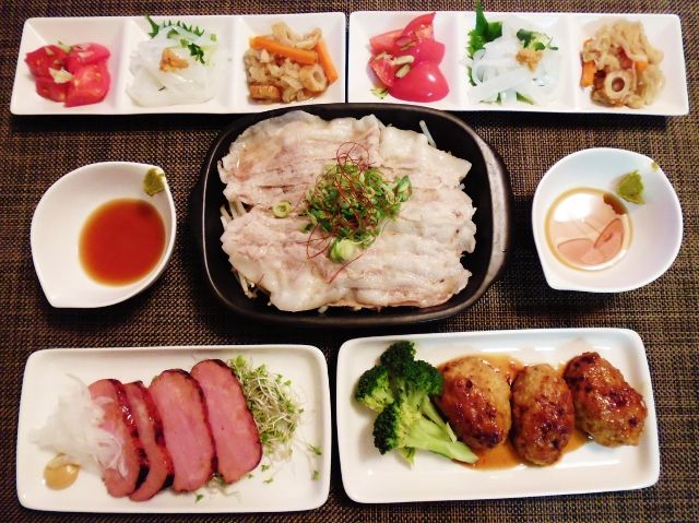 レジの前でこけたぁ 大汗 豚肉ともやしのレンジ蒸し 水は方円の器に随う レジの前でこけたぁ 大汗 豚肉ともやしのレンジ蒸し 水は方円の器に随う
