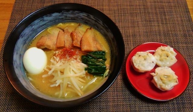 トッピングを変えて再度 醤油とんこつラーメン 水は方円の器に随う