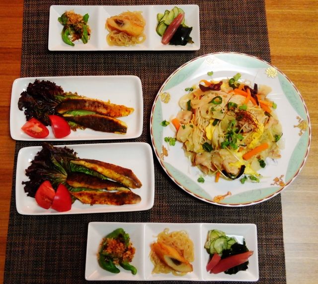 素麺は胡麻油をまぶしておいた 真ほっけのスパイス焼き 水は方円の器に随う