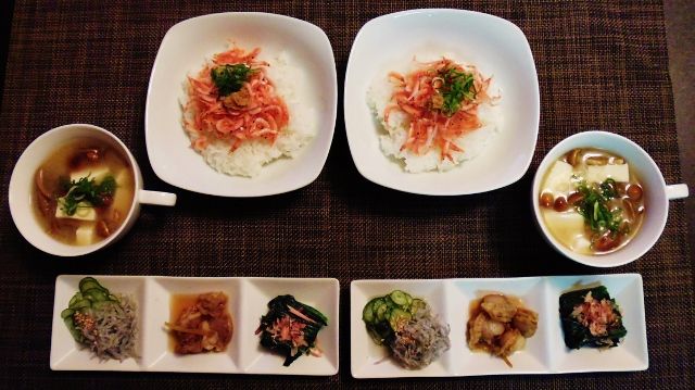 おおなめこうまいっす 春を感じる釜揚げ桜海老丼 水は方円の器に随う