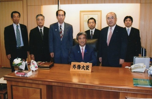 18 中曽根外務大臣に学校耐震化の陳情
