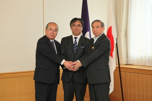 32 大沢知事にヤマキ(株）城戸社長が表敬訪問