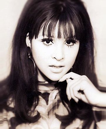 弘田三枝子 整形後の美しい白黒写真
