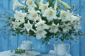 ユリが沢山花瓶に