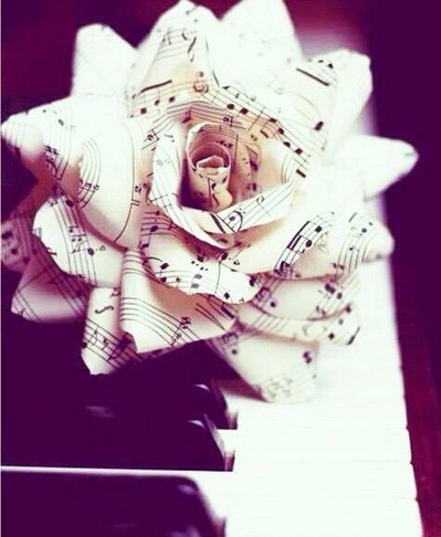 音符紙のバラピアノ