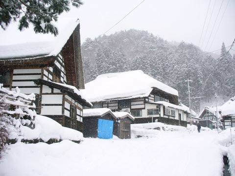 雪の前沢曲家集落 南会津の輪