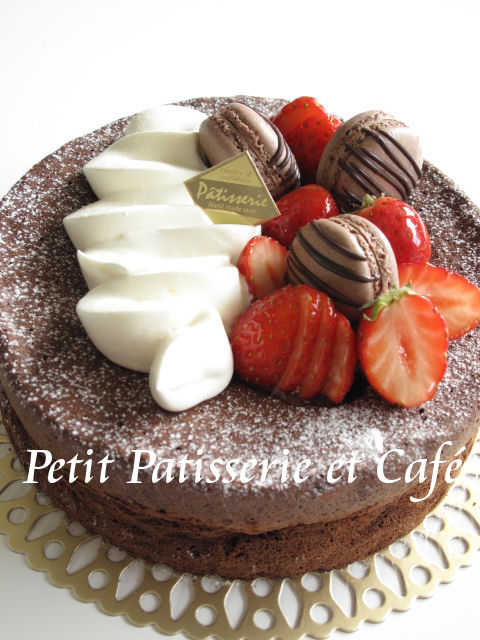 ガトー オ ショコラ クラシック かわいい苺で春のガトーショコラ おうち De Petit Cafe お菓子と愉しむ時間