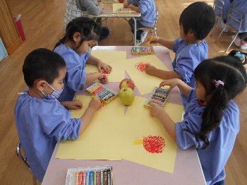 絵画教室2月の様子 認定こども園 十和田みなみ幼稚園 英語 絵画 キッズ茶道 教室 絵画教室2月の様子 認定こども園 十和田みなみ幼稚園 英語 絵画 キッズ茶道 教室