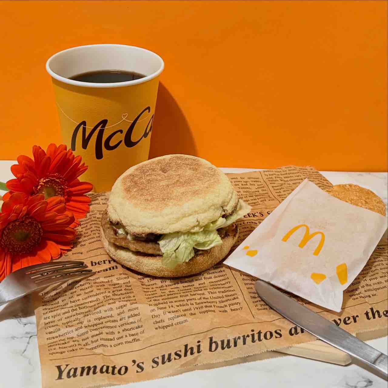 朝マック】N.Y.ソーセージ ペッパー＆ビーフソテーマフィン実食。大人