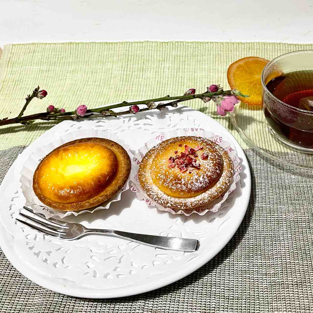 Bake 天神地下街店 本日のオヤツは 焼きたてチーズタルト いちごミルクチーズタルト Nagatakのブログ