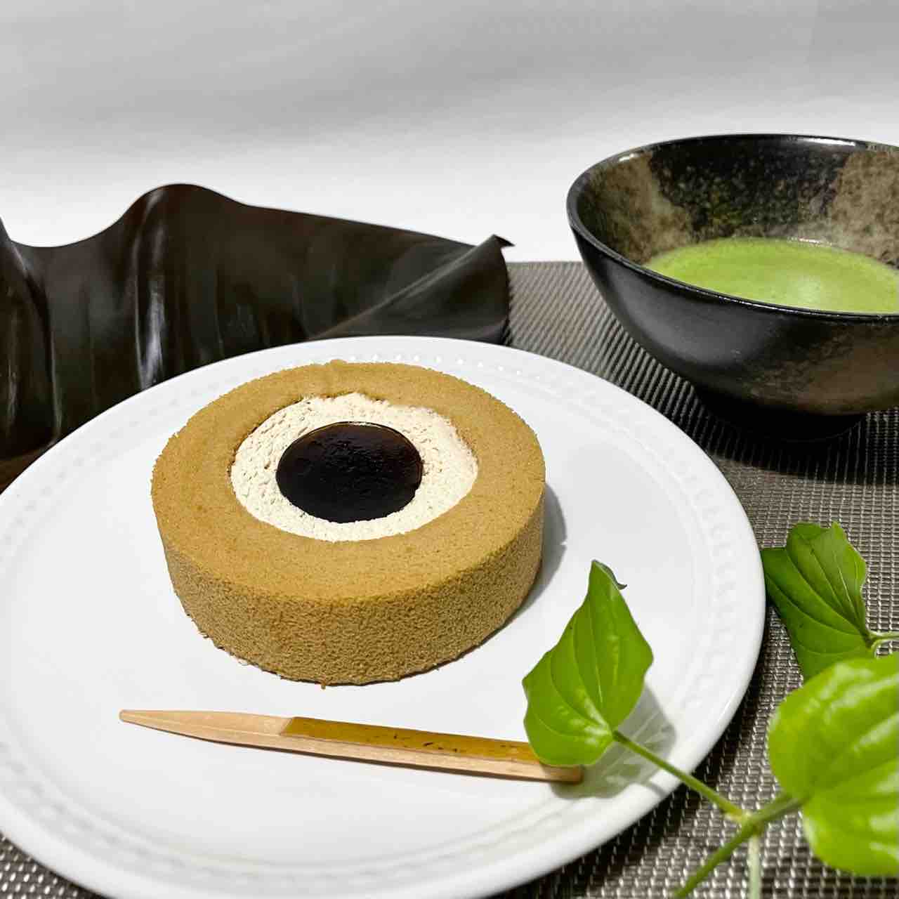 ローソン 本日のお抹茶のお供は 黒糖ロールケーキ Nagatakのブログ