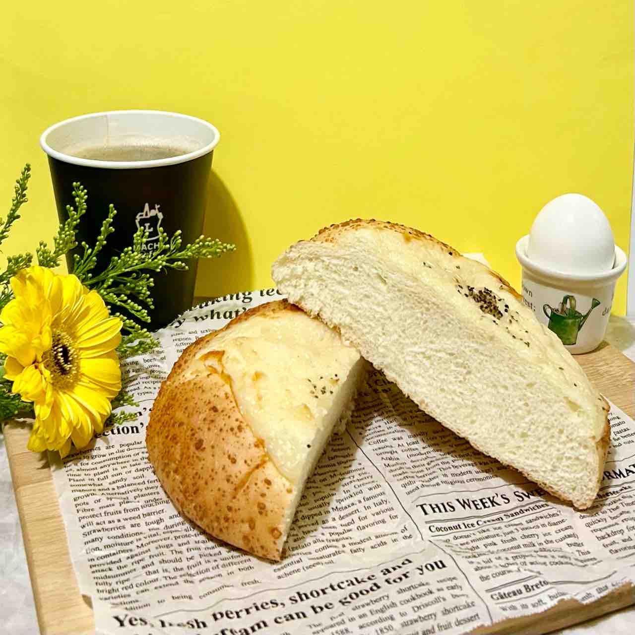 ローソン】今朝の朝ごはんは、本日発売「こんがりチーズパン