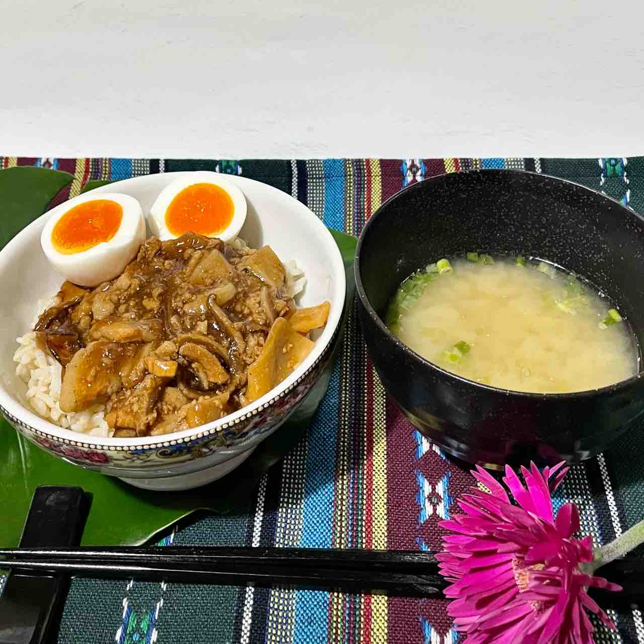 ファミリーマート 今夜のお夜食は ファミマルキッチン 台湾ルーロー飯 Nagatakのブログ