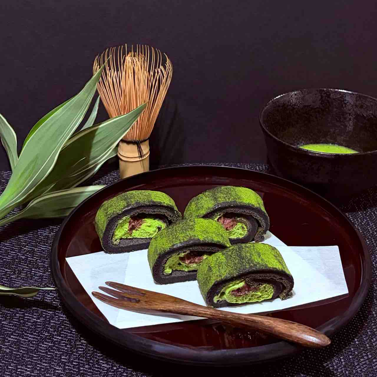 ローソン×森半】抹茶フェア2026｜お餅で巻いた濃い抹茶もち食感ロール