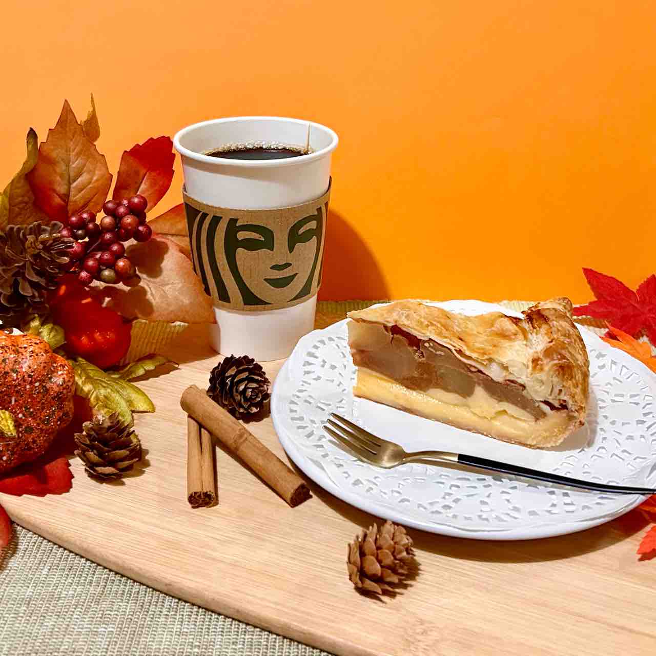 スターバックス】今日のオヤツは、New「青森県産2種のりんごカスタード