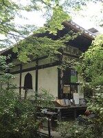 本堂、左側から