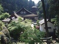 鐘楼から見た境内