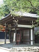 入り口から見た境内