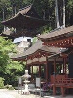 護法権現社拝殿と鐘楼