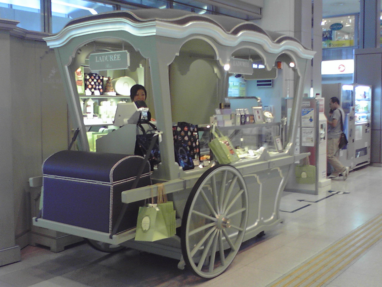 限定マカロン 教授のひとりごと