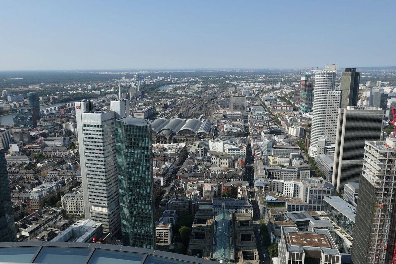 フランクフルトの街並みと高層建物 教授のひとりごと フランクフルトの街並みと高層建物 教授のひとりごと