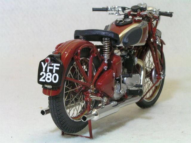 ミニチャンプス トライアンフ スピードツイン 1/12