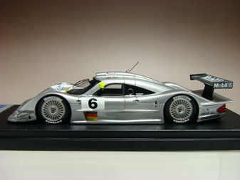 宙を舞うベンツ：メルセデスベンツCLR : Collection Club