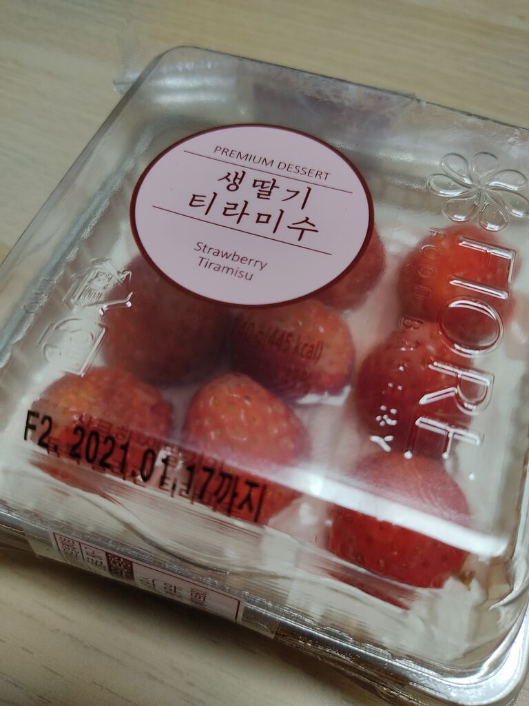 韓国コンビニスイーツ いちごティラミス 韓国と私 韓国コンビニスイーツ いちごティラミス 韓国と私