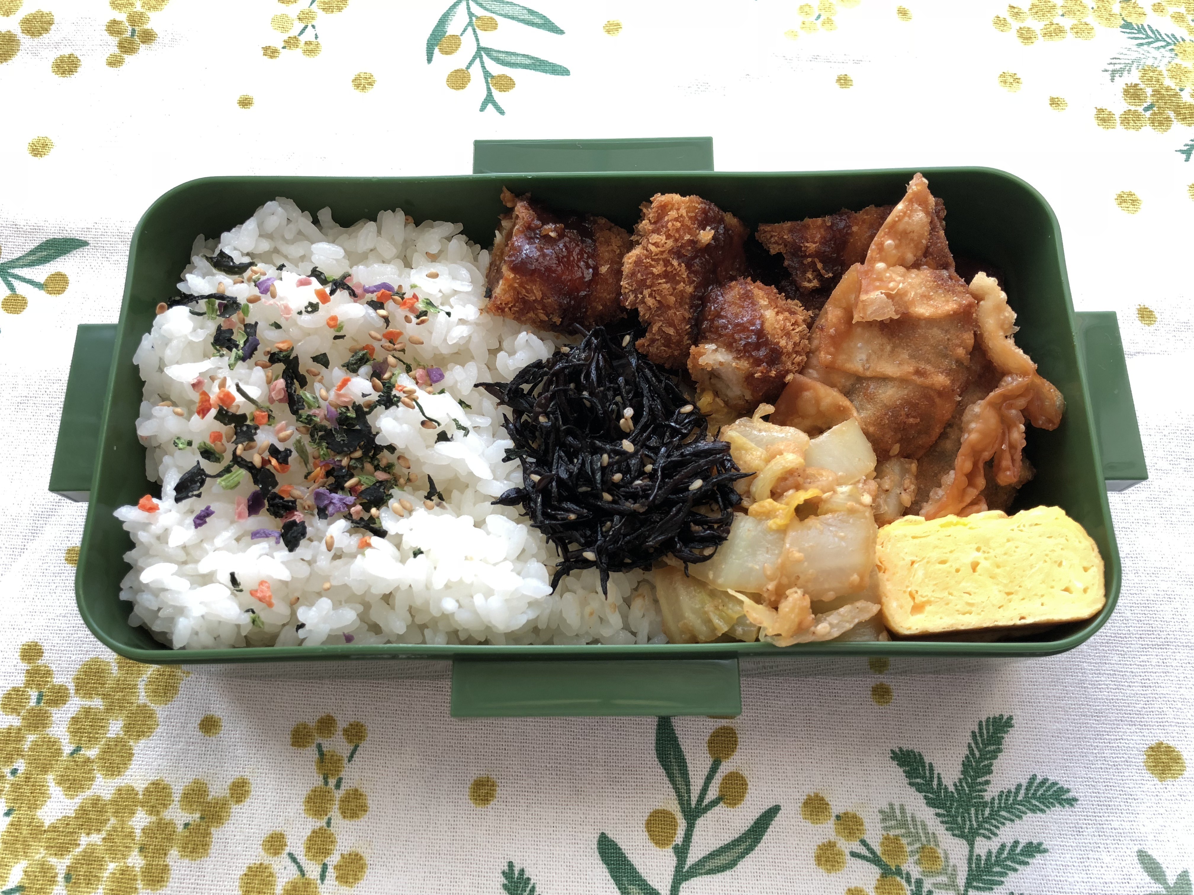 今日の中１男子弁当 揚げ餃子と白菜の胡麻和え みんなで食べよ おうちごはん Powered By ライブドアブログ