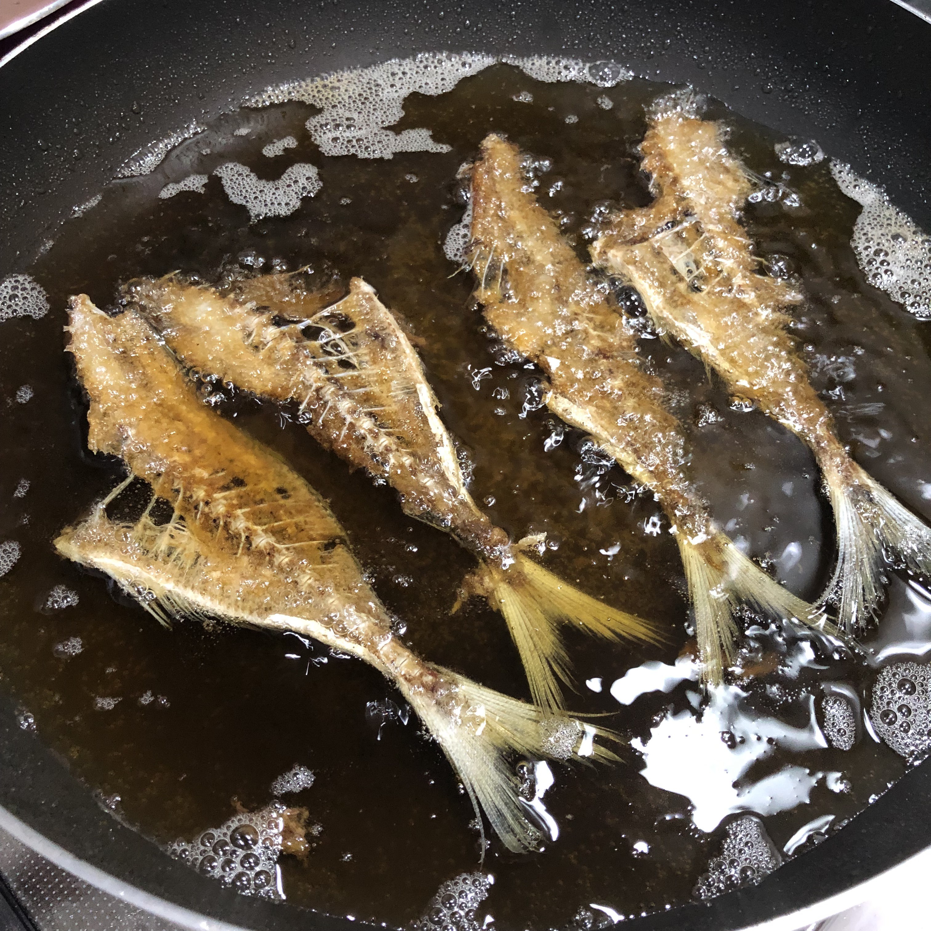 アジのフライと骨せんべい 一人で魚さばけるようになった小４末っ子 夏休みの料理お手伝い記録 みんなで食べよ おうちごはん Powered By ライブドアブログ