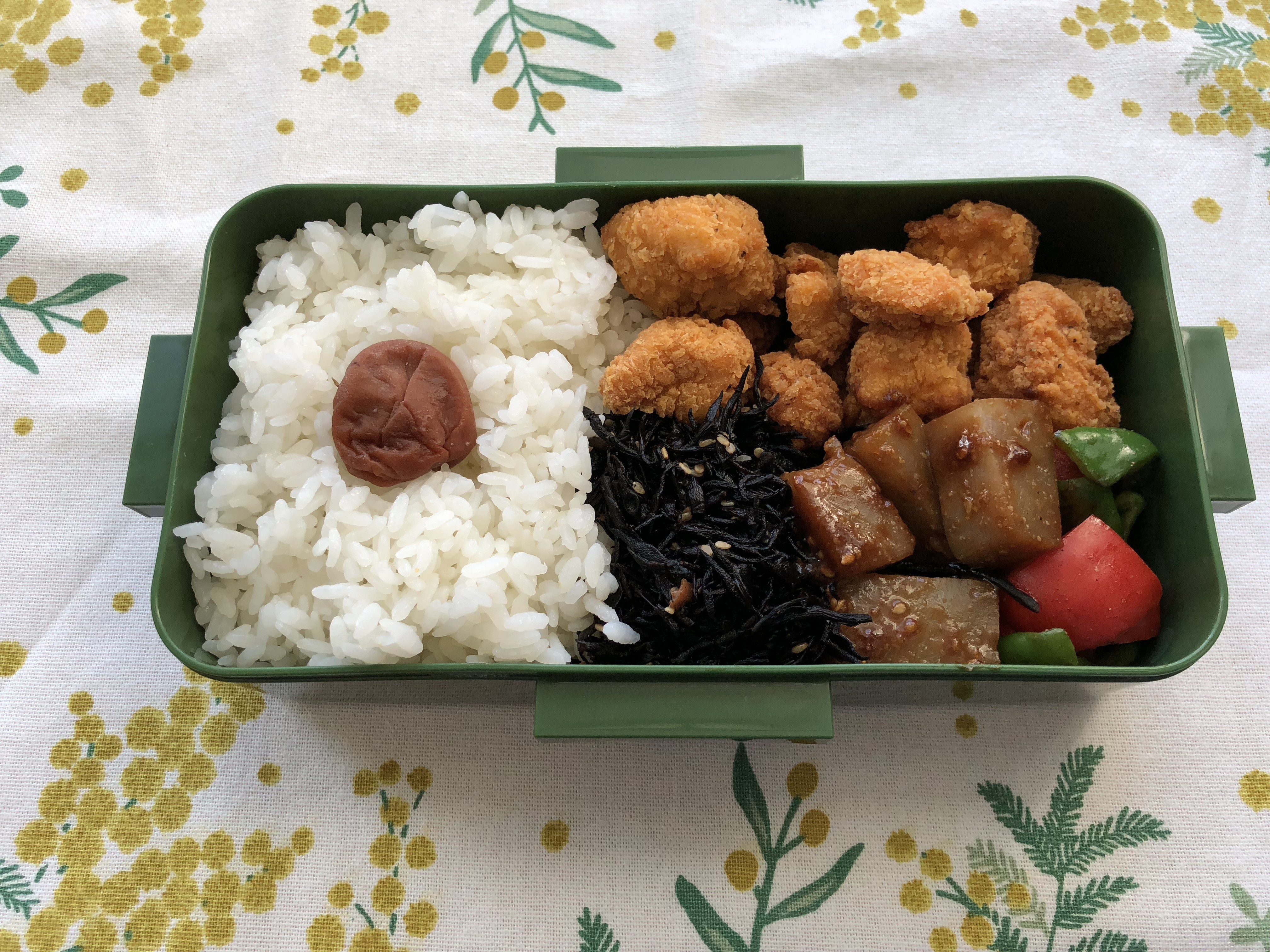 今日の中１男子弁当 ちびころチキンとこんにゃくの胡麻味噌和え 大阪でライブ みんなで食べよ おうちごはん Powered By ライブドアブログ