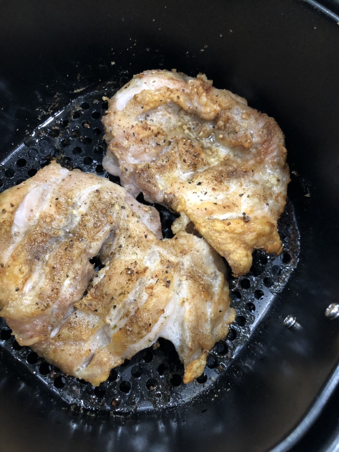 エアフライヤーで作る鶏胸肉のベーコン巻きレシピ