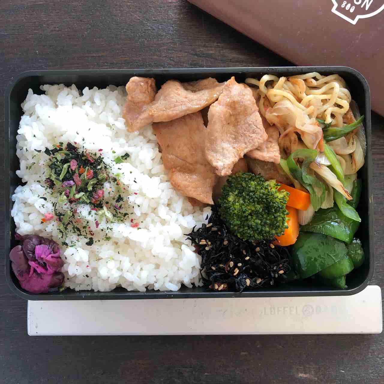 豚ロース生姜焼きと梅ひじきのお弁当 食べざかり男子のお弁当 みんなで食べよ おうちごはん Powered By ライブドアブログ 豚ロース生姜焼きと梅ひじきのお弁当 食べざかり男子のお弁当 みんなで食べよ おうちごはん Powered By ライブドアブログ