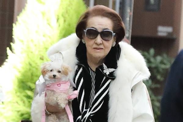 椎名林檎とかいう年前はキチガイ女だったのに今や音楽業界の大御所になってるおばさん 椎名林檎とかいう年前はキチガイ女だったのに今や音楽業界の大御所になってるおばさん