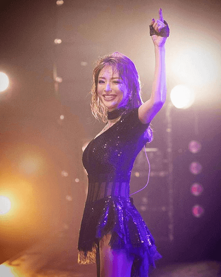 芸能 浜崎あゆみ 40 別人レベルの加工写真が物議に ボクサーの試合後 マイケルジャクソン 芸能 浜崎あゆみ 40 別人レベルの加工写真が物議に ボクサーの試合後 マイケルジャクソン