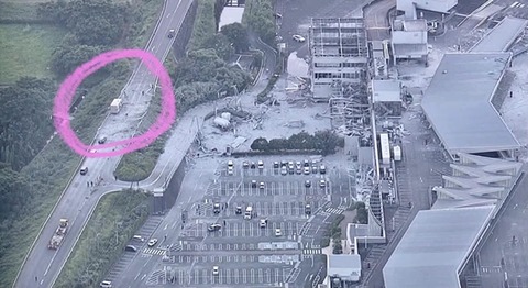 イオンモールの爆発で風穴開けられてるトラック2