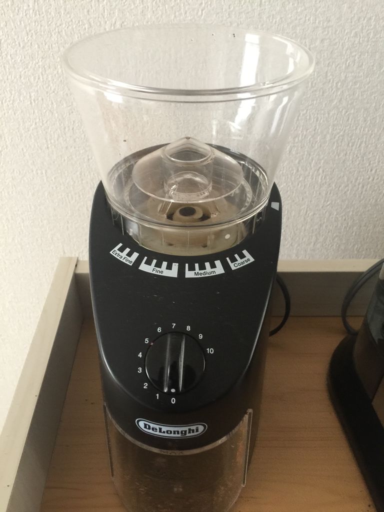 新鮮なコーヒーをストレスなく楽しみたいなら電動コーヒーミルがオススメ デロンギ コーン式コーヒーグラインダー を購入 コーヒーへの長い旅の途上