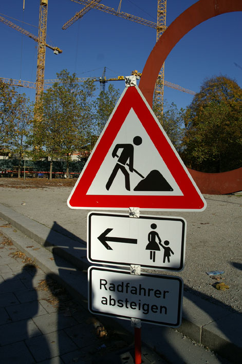 ドイツの地味にかわいい標識 海外への旅 時に出張 時に家族と