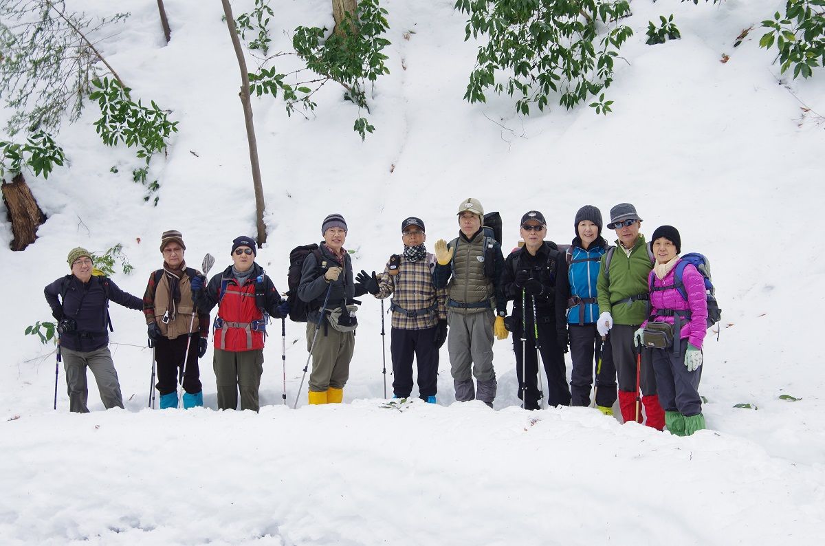 雪の高尾山へ 千早山歩の会 山森 浪漫 雪の高尾山へ 千早山歩の会 山森 浪漫