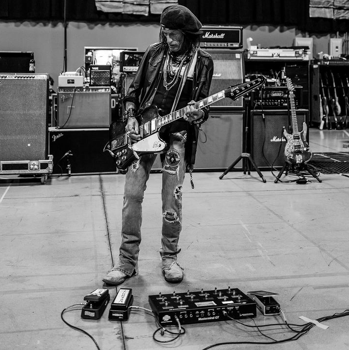 fernandes コンポーネント ストラト ギブソンPU搭載 ジョーペリー ギブソン・ファイヤーバードとジョー・ペリー : スライド