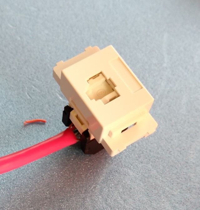 簡単確実 専用工具不要 3M CAT.6 UTP モジュラージャック VOL-OCK6-U8 取り付け手順 : 電話LAN工事材料の話