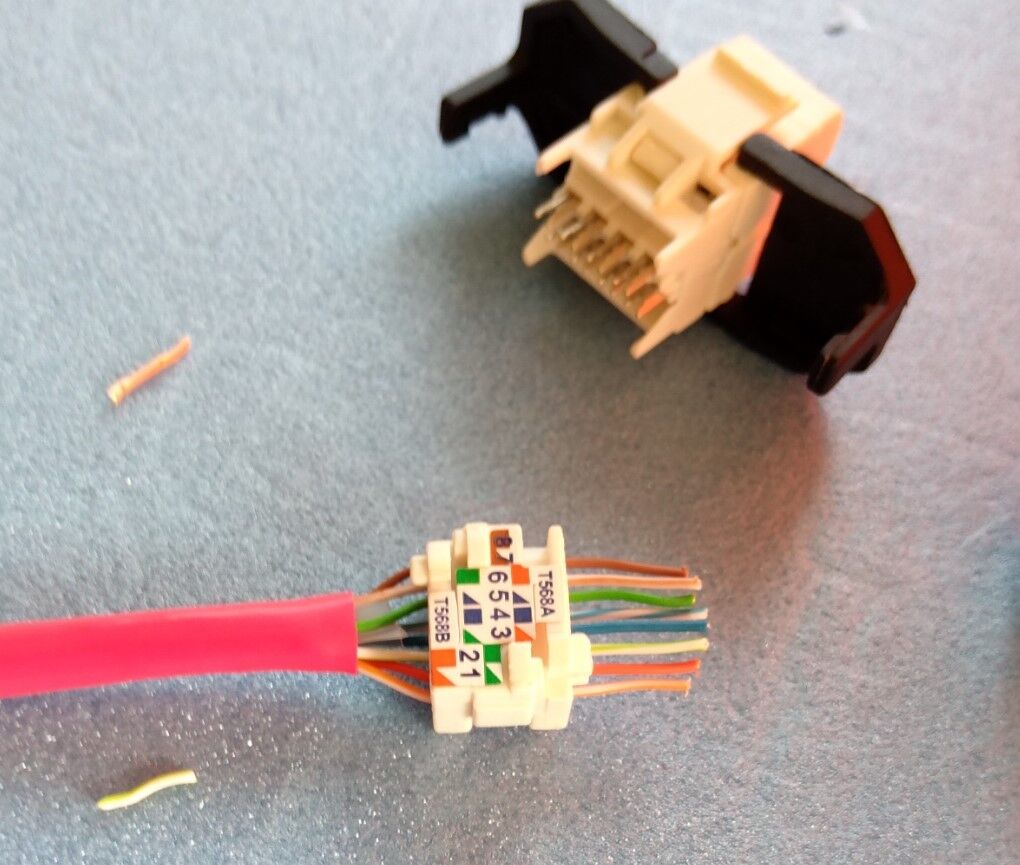 簡単確実 専用工具不要 3M CAT.6 UTP モジュラージャック VOL-OCK6-U8 取り付け手順 : 電話LAN工事材料の話