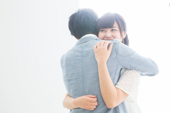 悲報 女友達を冗談でハグした結果ｗｗｗｗｗｗｗｗｗ ミラクルミルク