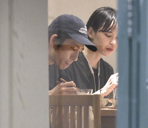 文春 V6三宅健 新恋人は女性憧れの美肌モデル 奇跡の40歳がハマったインベーダーゲーム愛 ミラクルミルク