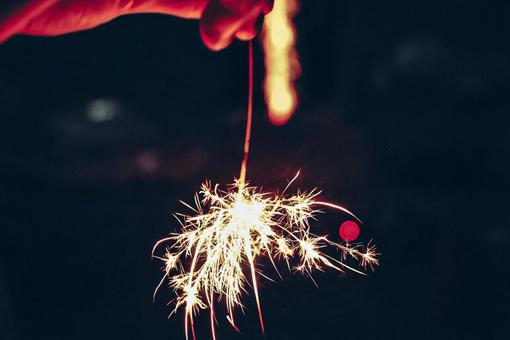 悲報 女さん 庭で子供たちと花火をしていたら怒鳴られました ミラクルミルク