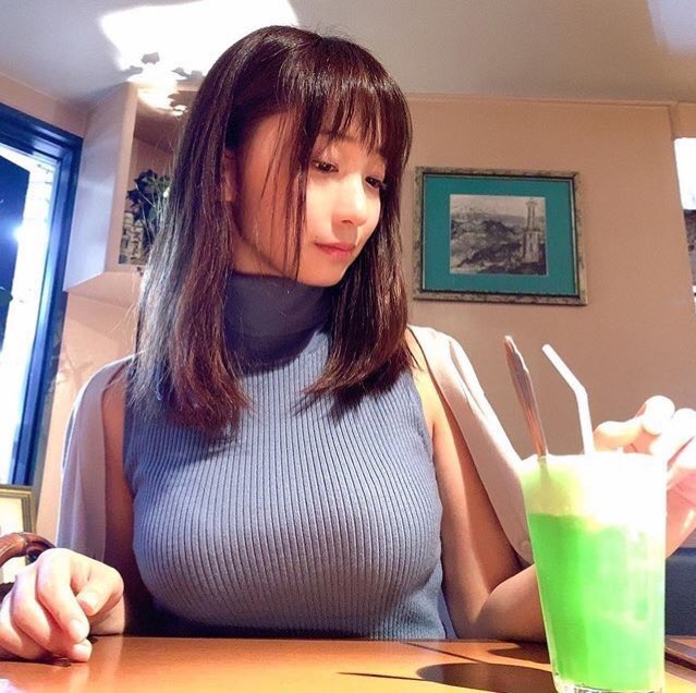 【画像】巨乳OLさん、走っただけで揺れてしまうw w w w w ミラクルミルク