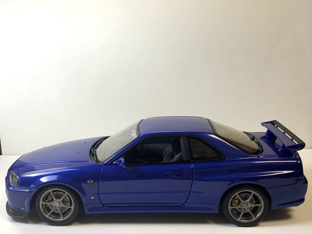 1/18 オートアート 日産スカイラインGT-R V-spec(R34) ベイサイド