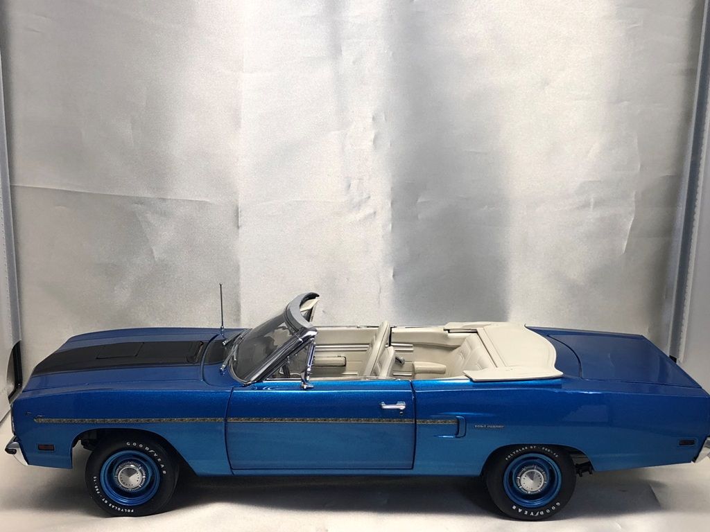 1/18 GMP プリムス ロードランナー コンバーチブル 1970 : ミニカー